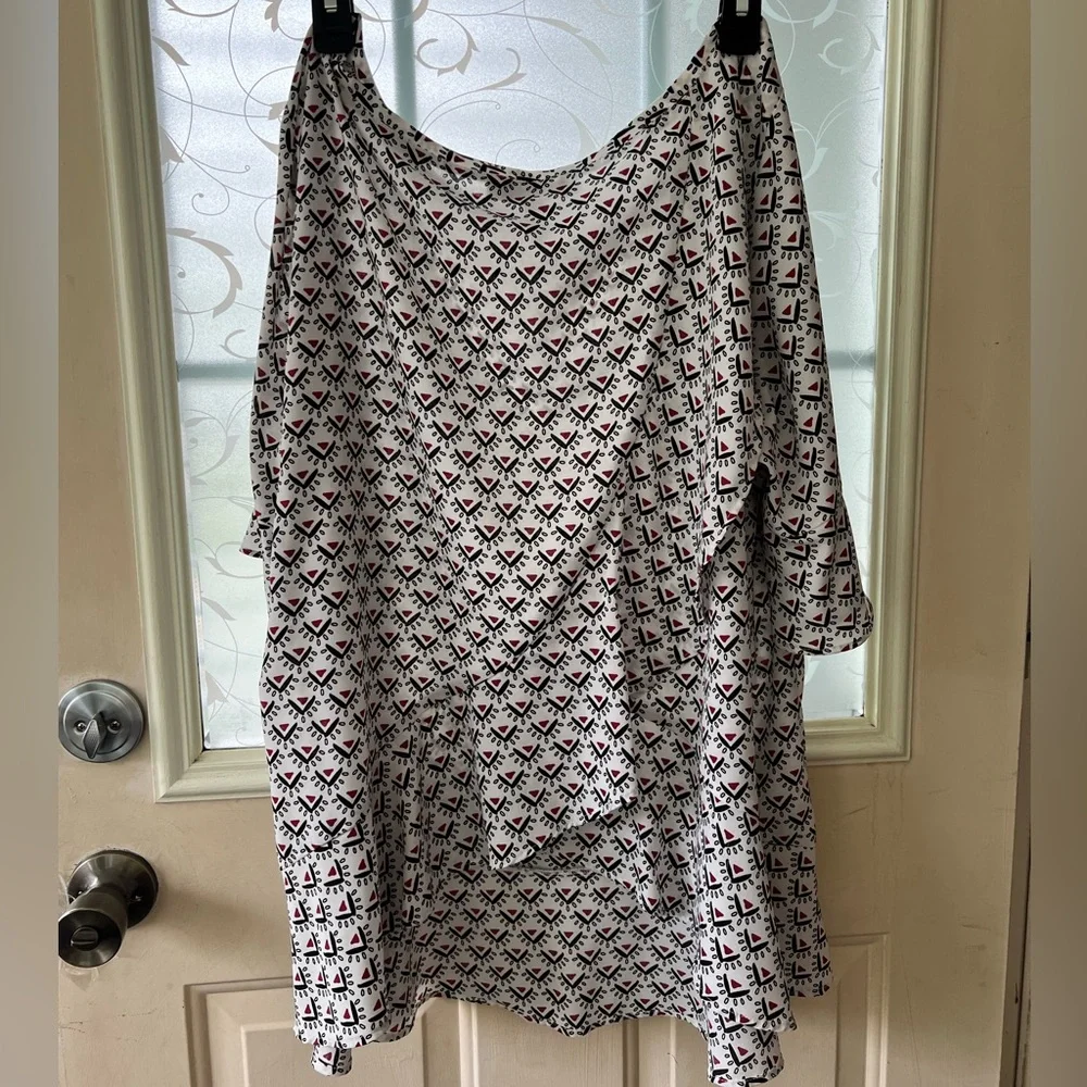 Loft Plus size 20 wide rounded neck ruffle short sleeve surprise back blouse. - Picture 5 of 9